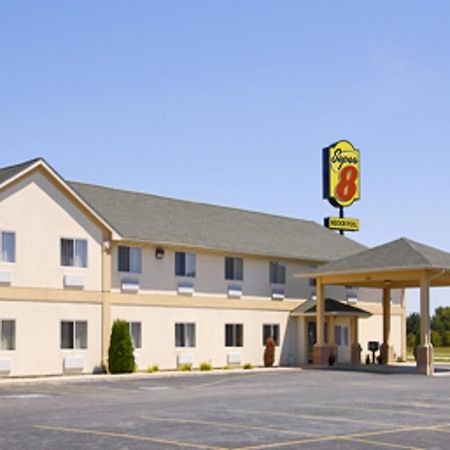 Super 8 By Wyndham Huntington Hotel Екстериор снимка